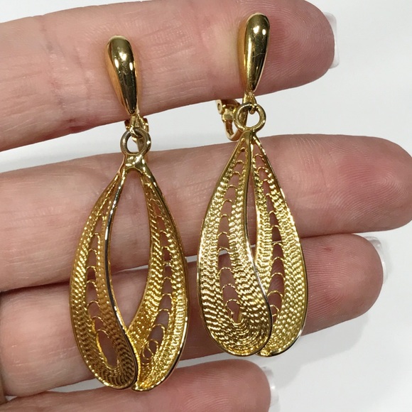 Vintage Trifari Gold Toned Filigree Earrings Clip On Dangle Drop Estate Large 2" - Picture 1 of 14